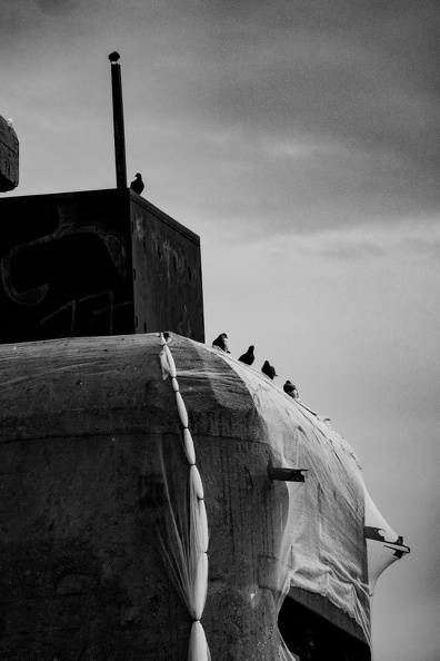 N&amp;B Refuge des pigeons sur une tour vigile de la plage de St Barbe (1 sur 2)